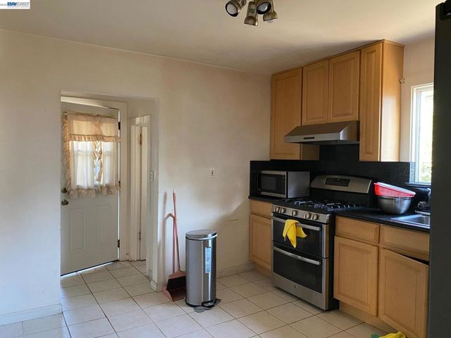 3264 Kansas, Oakland, CA 94602