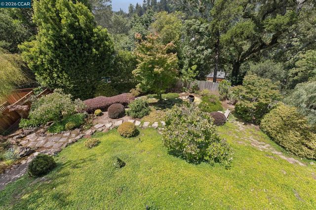 5821 Colton Blvd, Oakland, CA 94611