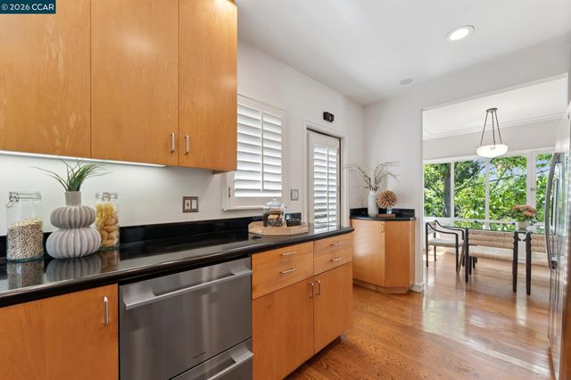 5821 Colton Blvd, Oakland, CA 94611