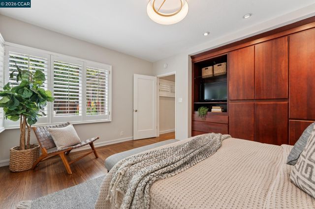5821 Colton Blvd, Oakland, CA 94611
