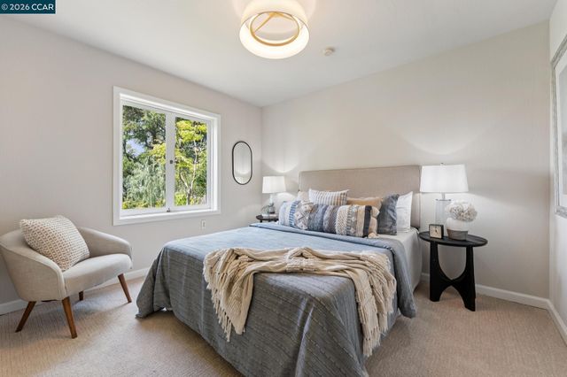 5821 Colton Blvd, Oakland, CA 94611