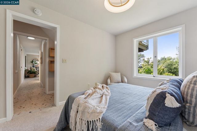5821 Colton Blvd, Oakland, CA 94611