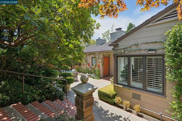 5821 Colton Blvd, Oakland, CA 94611