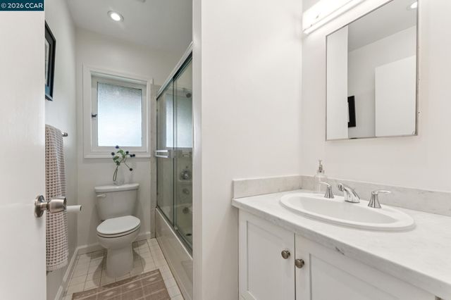 5821 Colton Blvd, Oakland, CA 94611