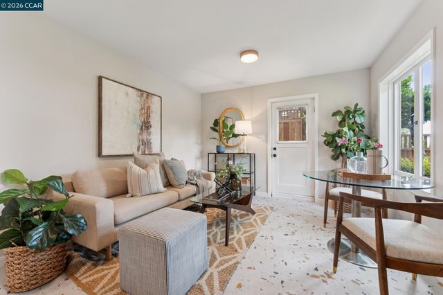 5821 Colton Blvd, Oakland, CA 94611