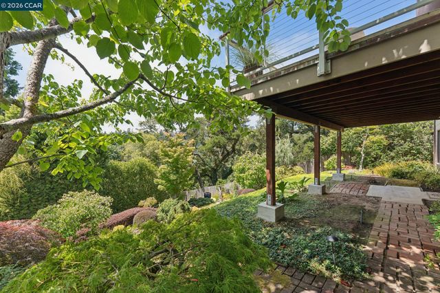 5821 Colton Blvd, Oakland, CA 94611