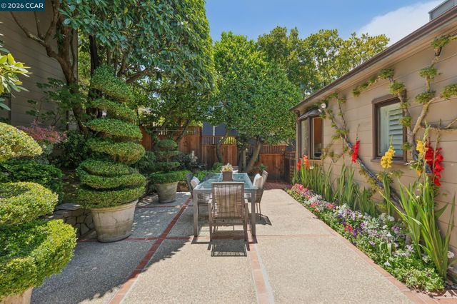 5821 Colton Blvd, Oakland, CA 94611