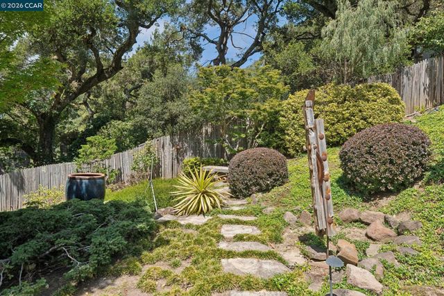5821 Colton Blvd, Oakland, CA 94611