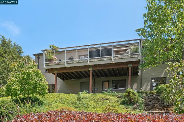 5821 Colton Blvd, Oakland, CA 94611