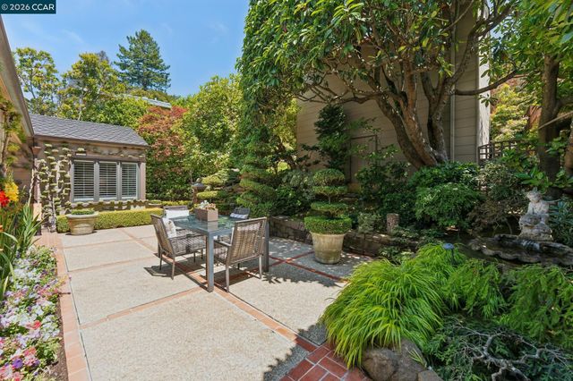 5821 Colton Blvd, Oakland, CA 94611