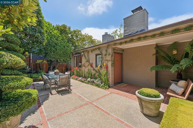 5821 Colton Blvd, Oakland, CA 94611