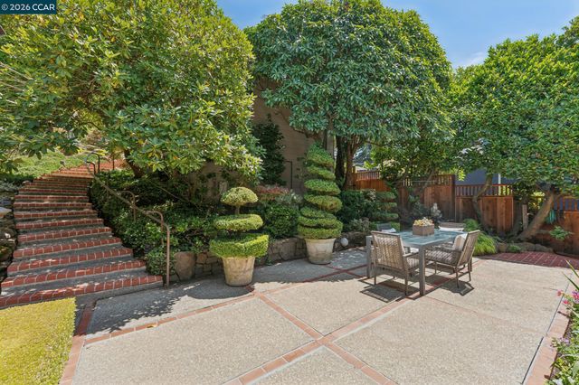 5821 Colton Blvd, Oakland, CA 94611