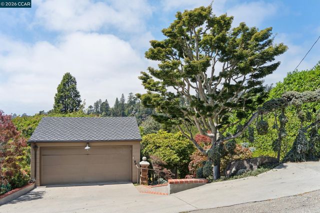 5821 Colton Blvd, Oakland, CA 94611