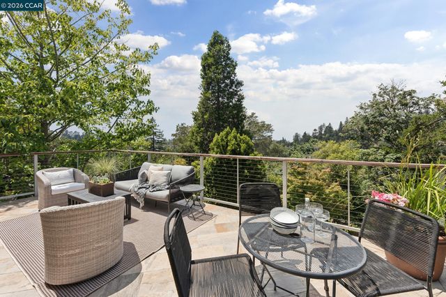 5821 Colton Blvd, Oakland, CA 94611