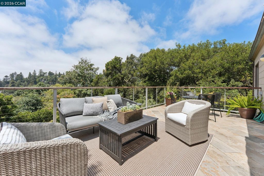 5821 Colton Blvd, Oakland, CA 94611