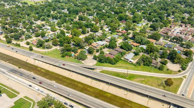 2208 E Blake St, Wichita, KS 67211