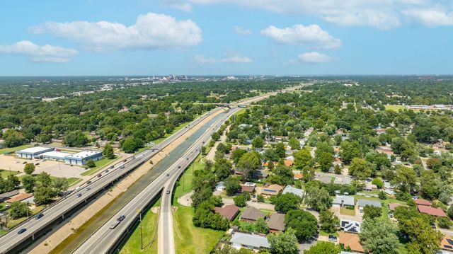 2208 E Blake St, Wichita, KS 67211