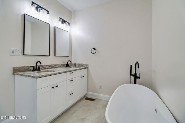 141 2nd St, Rockwood, TN 37854