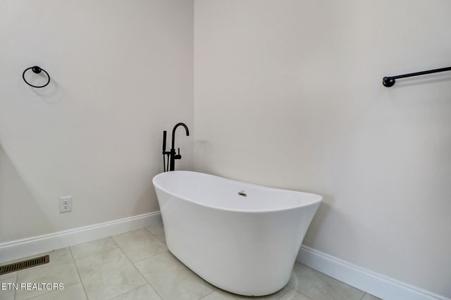 141 2nd St, Rockwood, TN 37854