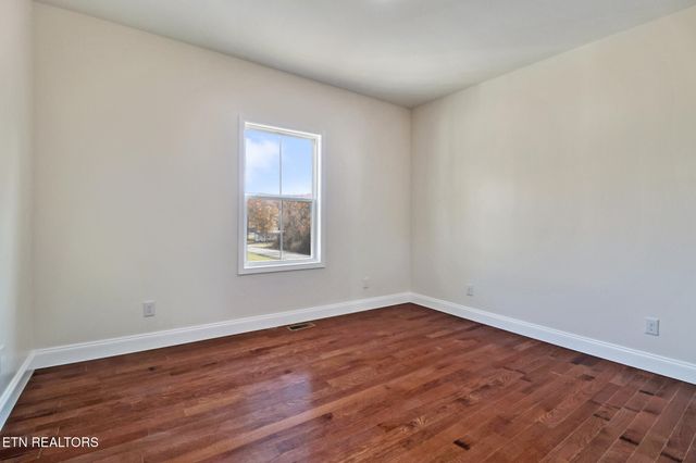 141 2nd St, Rockwood, TN 37854