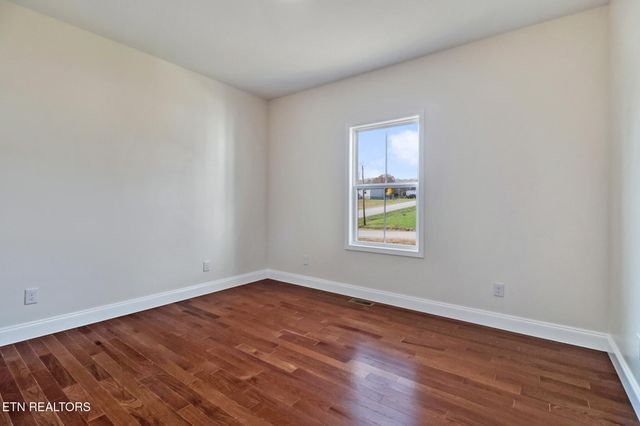 141 2nd St, Rockwood, TN 37854