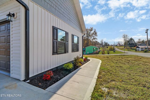 141 2nd St, Rockwood, TN 37854