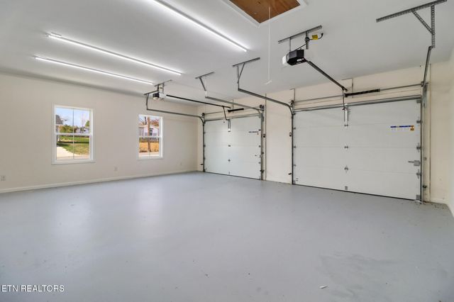 141 2nd St, Rockwood, TN 37854