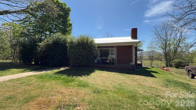 1582 Dutch Cove Road, Canton, NC 28716