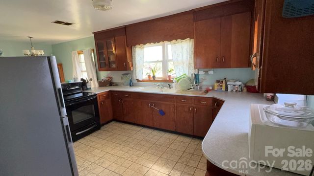 1582 Dutch Cove Road, Canton, NC 28716