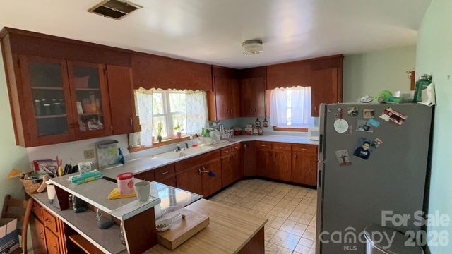 1582 Dutch Cove Road, Canton, NC 28716
