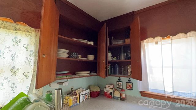 1582 Dutch Cove Road, Canton, NC 28716
