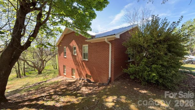 1582 Dutch Cove Road, Canton, NC 28716