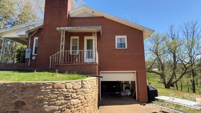 1582 Dutch Cove Road, Canton, NC 28716