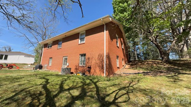1582 Dutch Cove Road, Canton, NC 28716