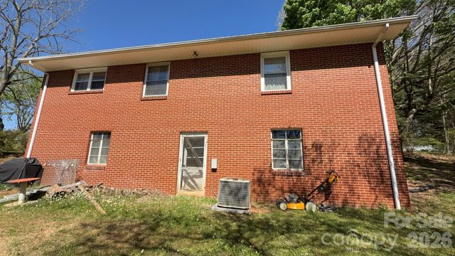 1582 Dutch Cove Road, Canton, NC 28716
