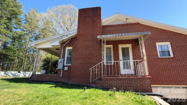 1582 Dutch Cove Road, Canton, NC 28716