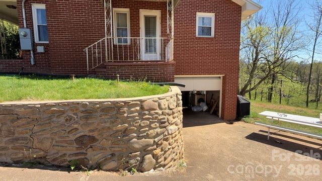 1582 Dutch Cove Road, Canton, NC 28716