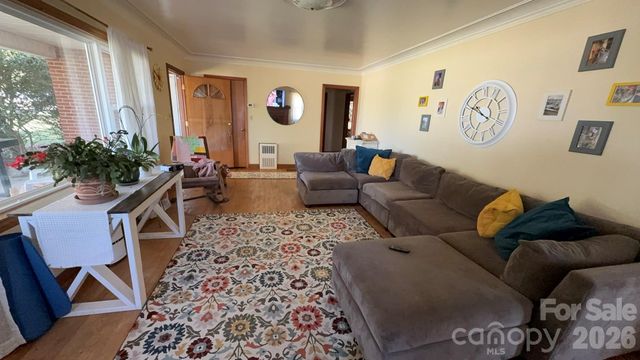 1582 Dutch Cove Road, Canton, NC 28716