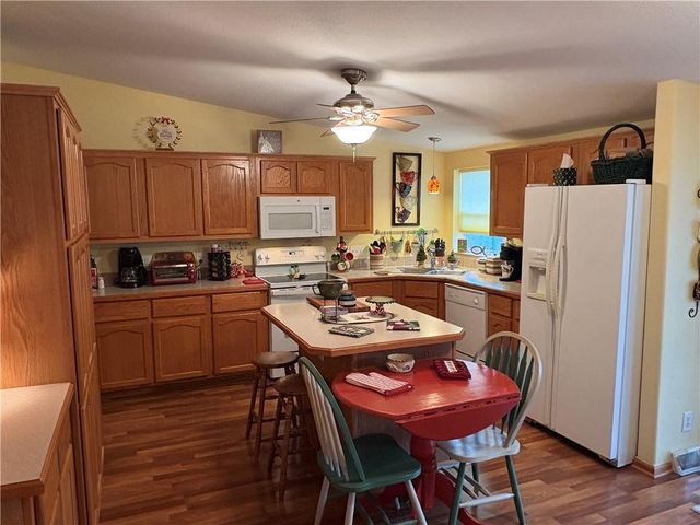 907 NE Cherry Court, Oak Grove, MO 64070