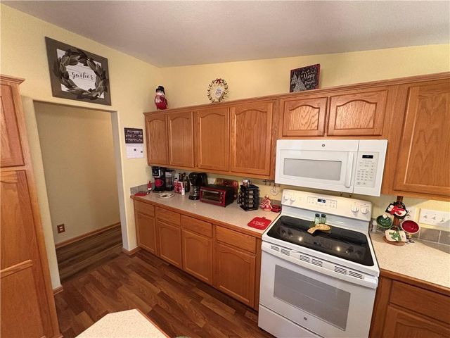 907 NE Cherry Court, Oak Grove, MO 64070