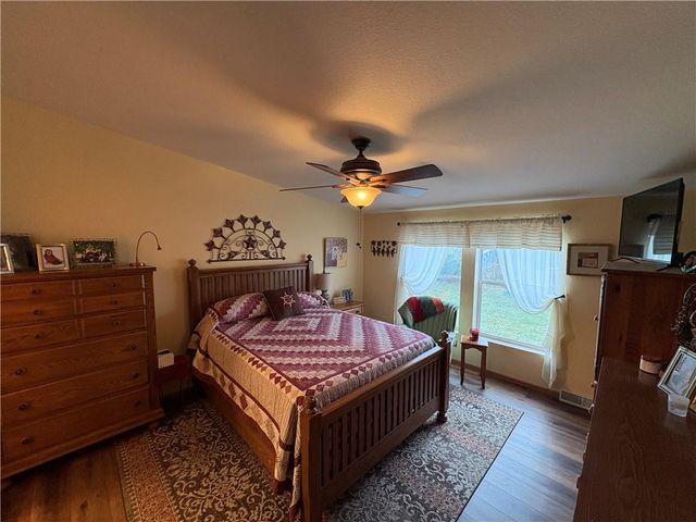 907 NE Cherry Court, Oak Grove, MO 64070