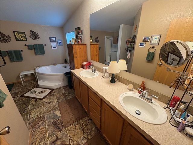 907 NE Cherry Court, Oak Grove, MO 64070