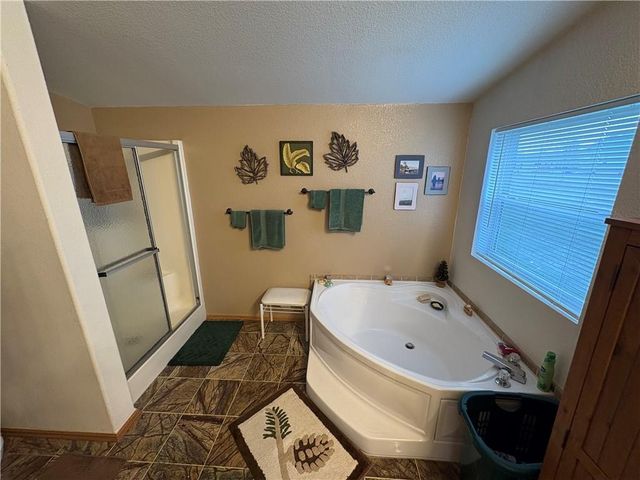 907 NE Cherry Court, Oak Grove, MO 64070