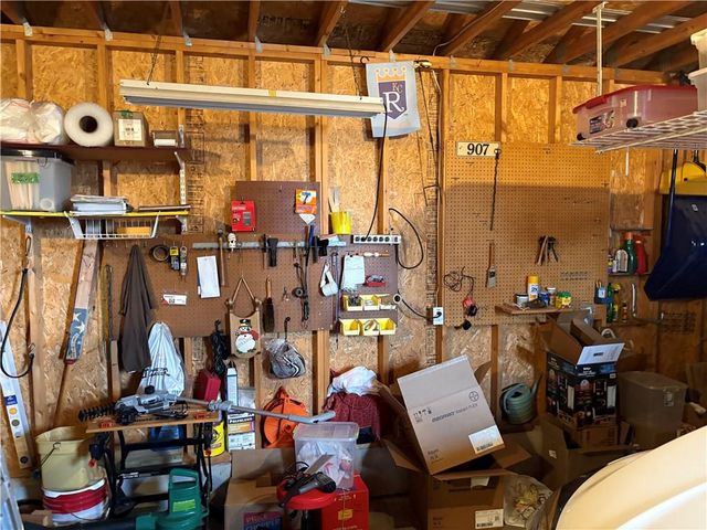 907 NE Cherry Court, Oak Grove, MO 64070