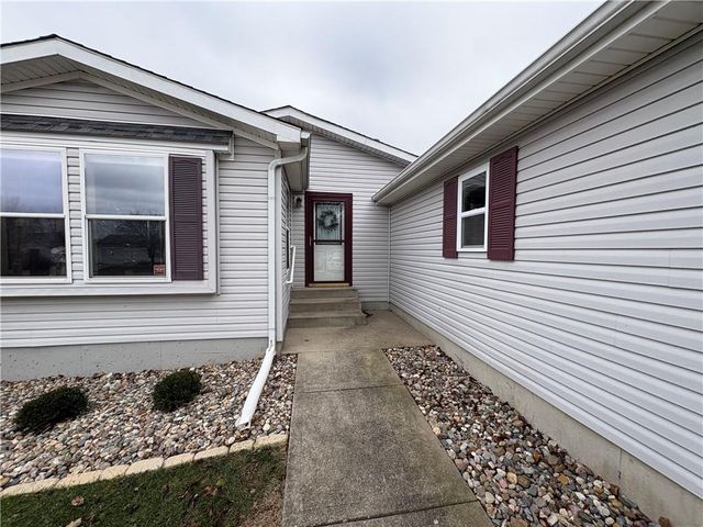 907 NE Cherry Court, Oak Grove, MO 64070