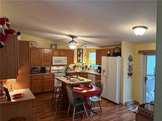 907 NE Cherry Court, Oak Grove, MO 64070