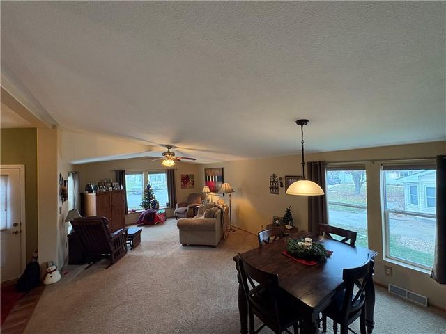 907 NE Cherry Court, Oak Grove, MO 64070