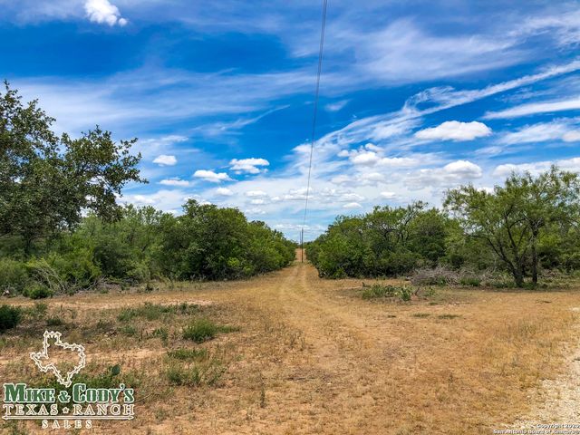 1180 CR 340, Jourdanton, TX 78026
