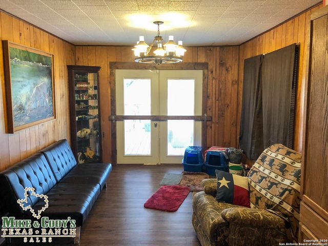 1180 CR 340, Jourdanton, TX 78026