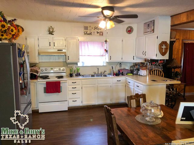 1180 CR 340, Jourdanton, TX 78026